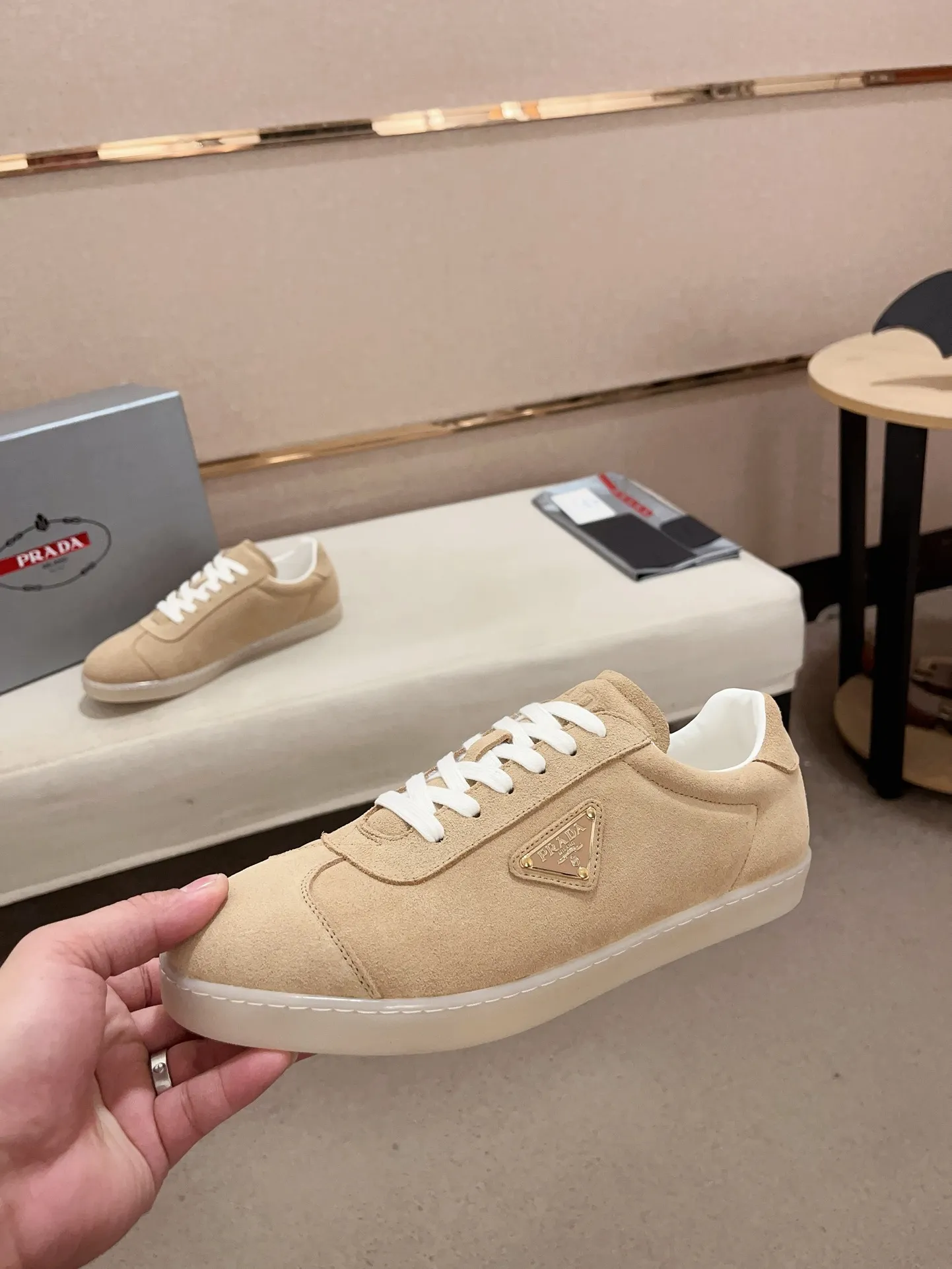 Men's Men's Shoes 💰 500💰 ✔️✔️✔️Higher version High-quality new PRADA (Prada) counters are launched simultaneously. The new men's shoes and 😘fabrics are made of high-tech glue-making technology. Lining: Full cowhide lining. 👍🏿 High-end ☄️ air-cushion molded anti-slip rubber outsole, exquisite lines, simple and elegant, comfortable and high-end for leisure travel. Code number: 38 to 44 (45 can be customized and cannot be returned or exchanged)